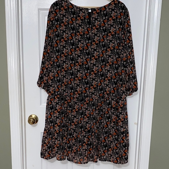 Hayden Los Angeles  Floral Long Sheer Sleeve Dress in Black, tan and orange. NWT - Picture 6 of 7
